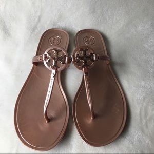 😍 Tory Burch-Slip-On Logo Sandal 😍